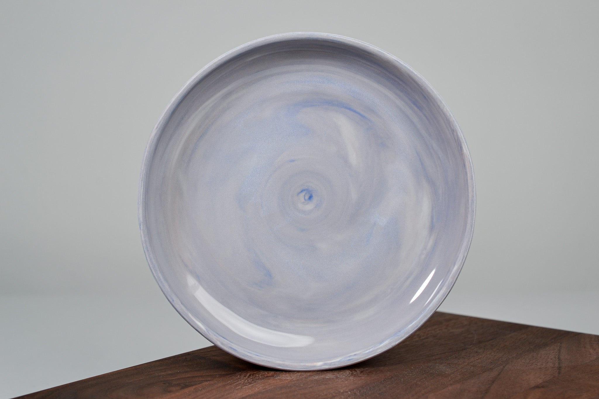 Podšálek z porcelánu - Flow - červánkový