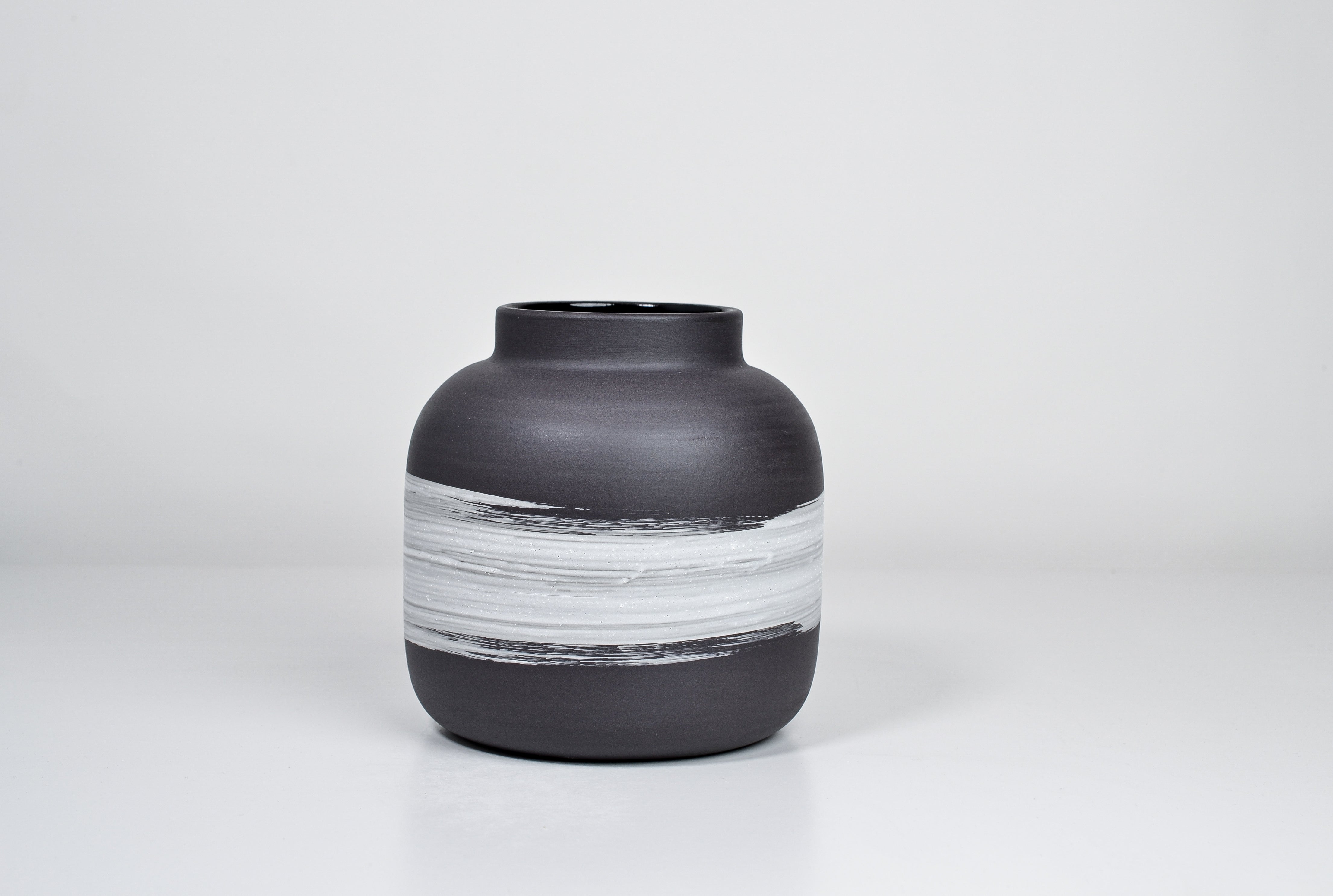 Simple vase, black porcelain with white line