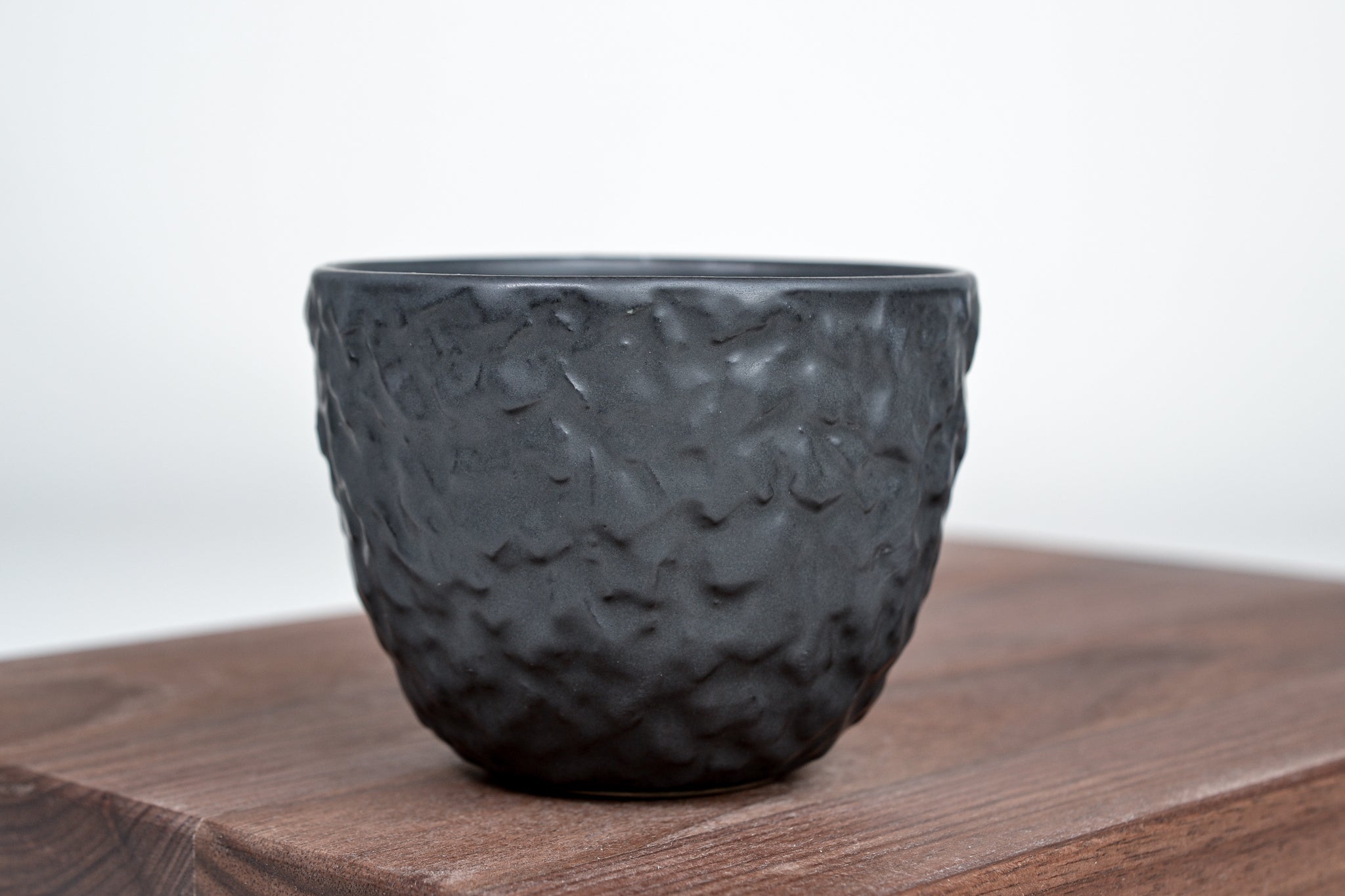 Strukturovaný kávový hrnek, matná černá