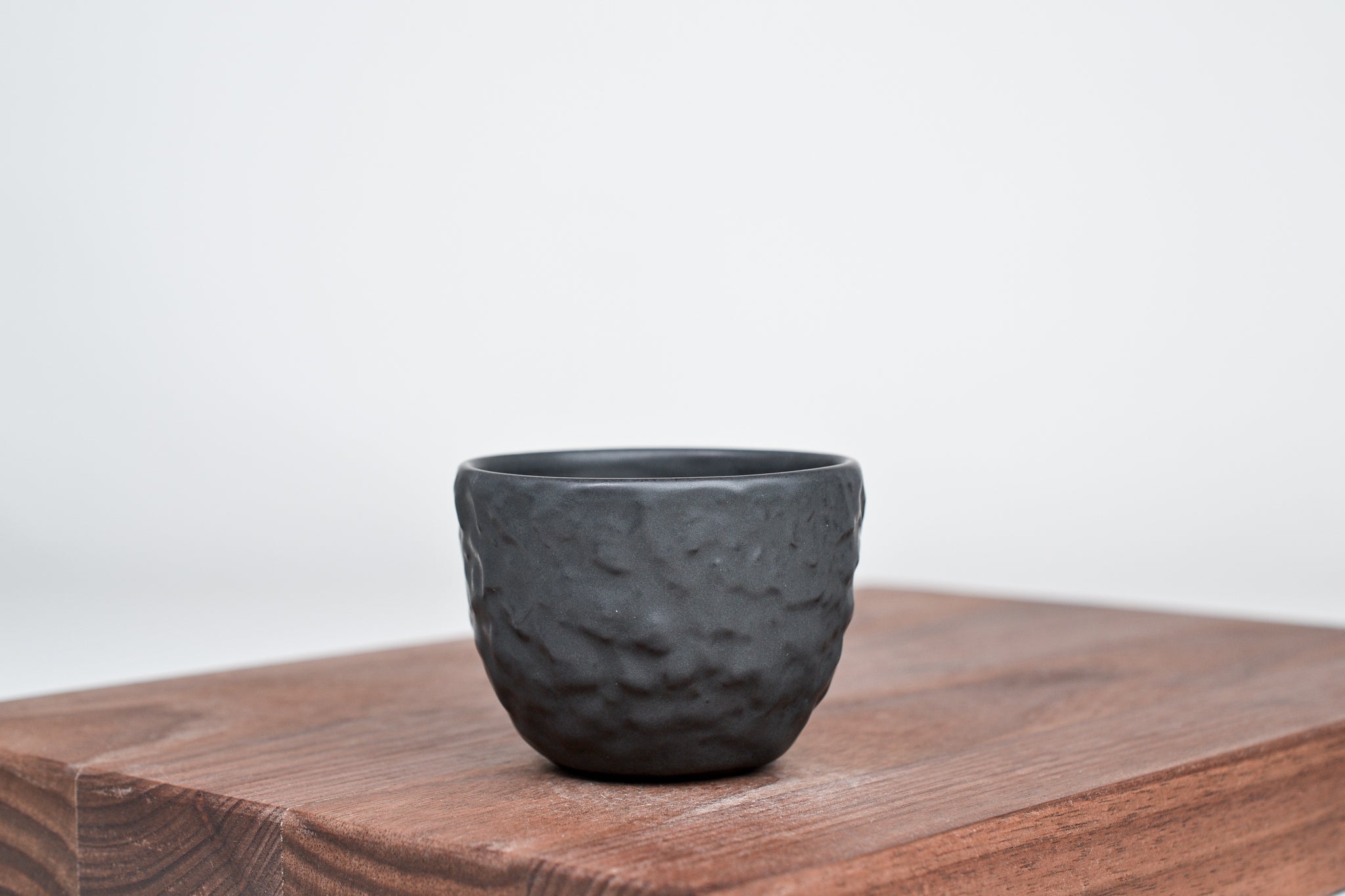 Strukturovaný kávový hrnek, matná černá