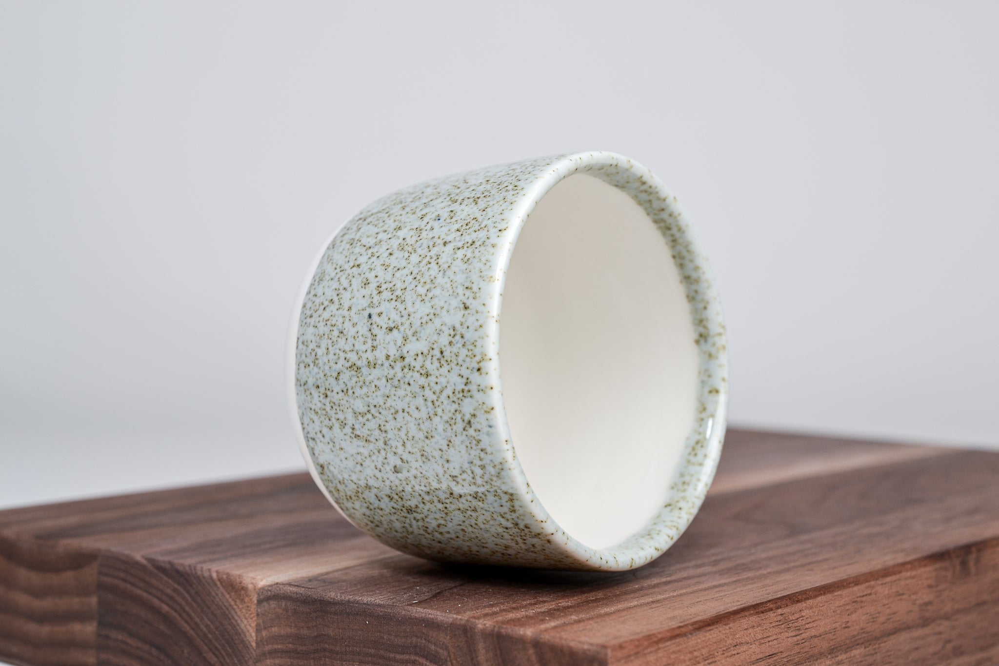 Jednoduchý kávový šálek - Letní tráva