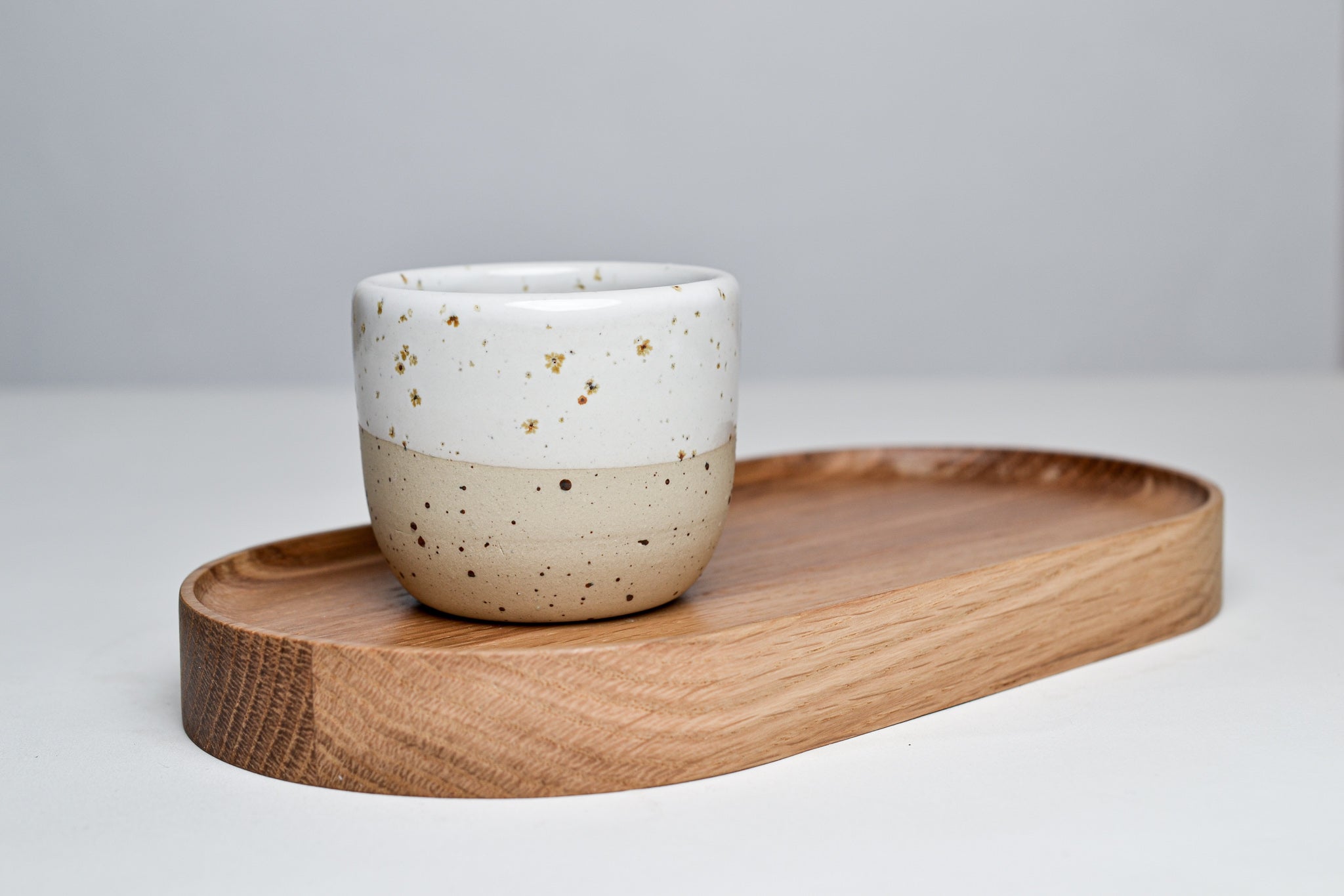 Dřevěný tácek pro espresso šálky