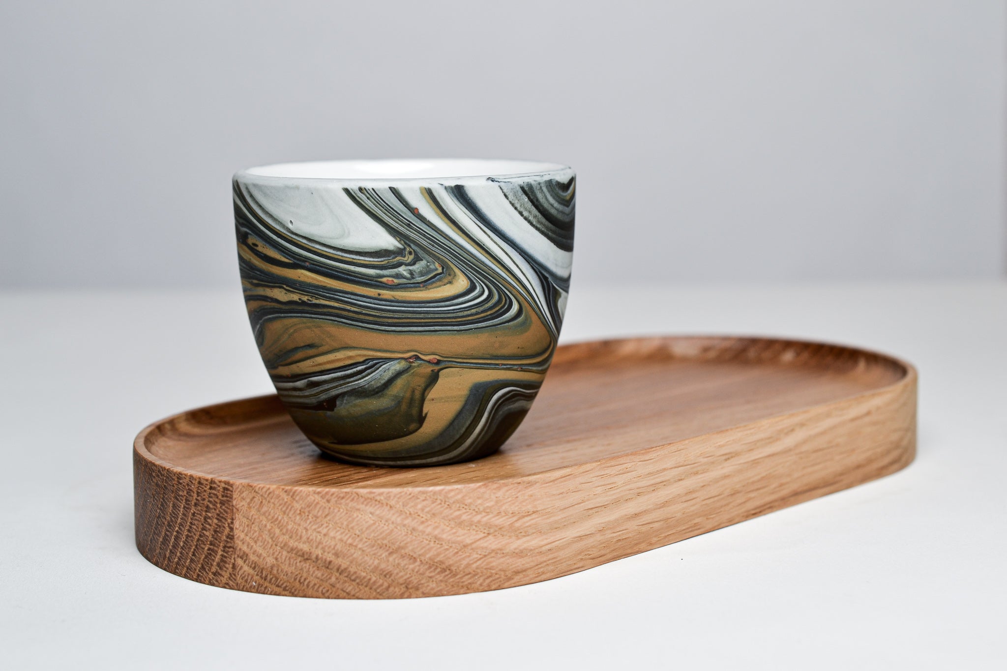 Dřevěný tácek pro espresso šálky