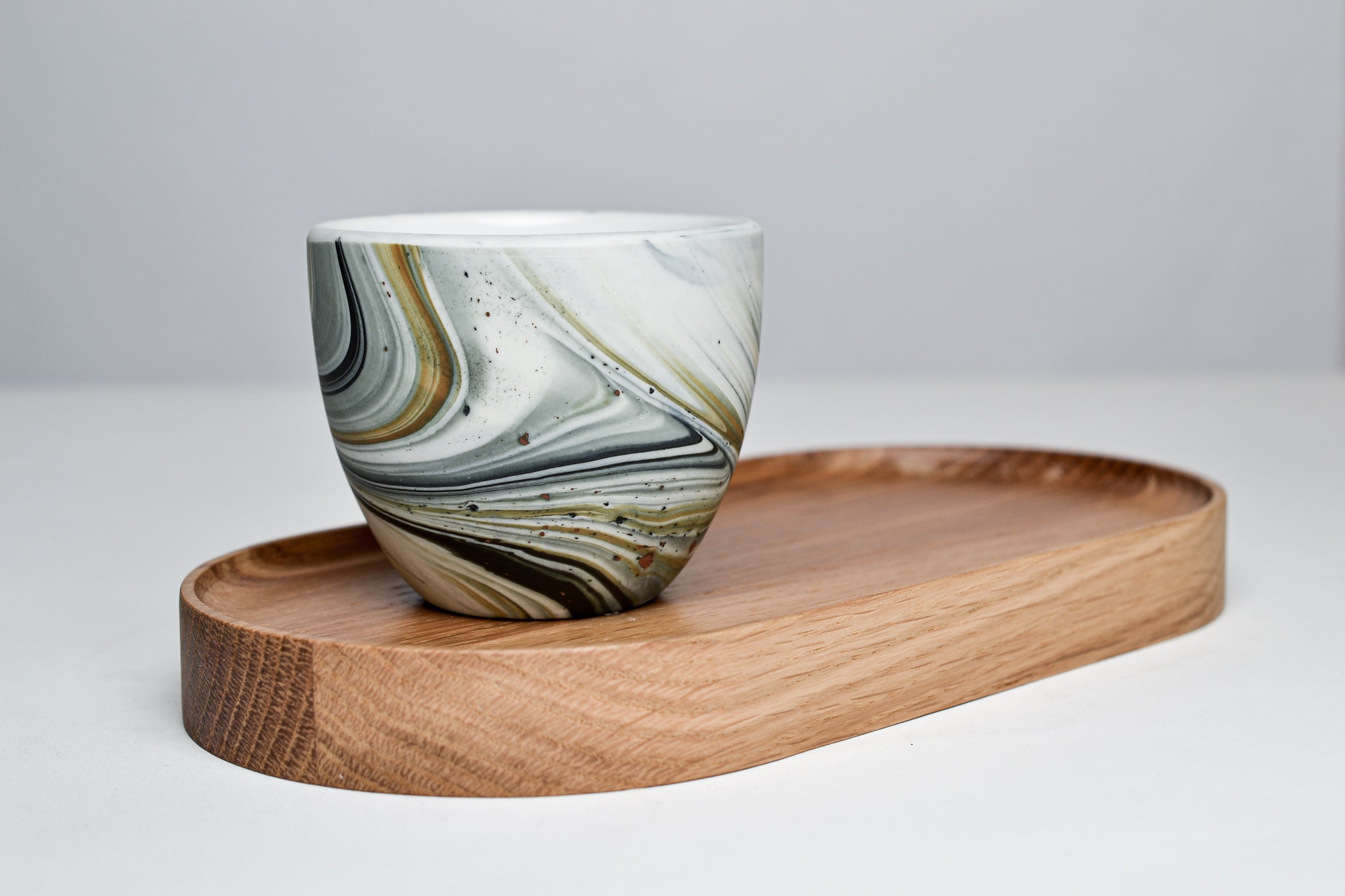 Dřevěný tácek pro espresso šálky