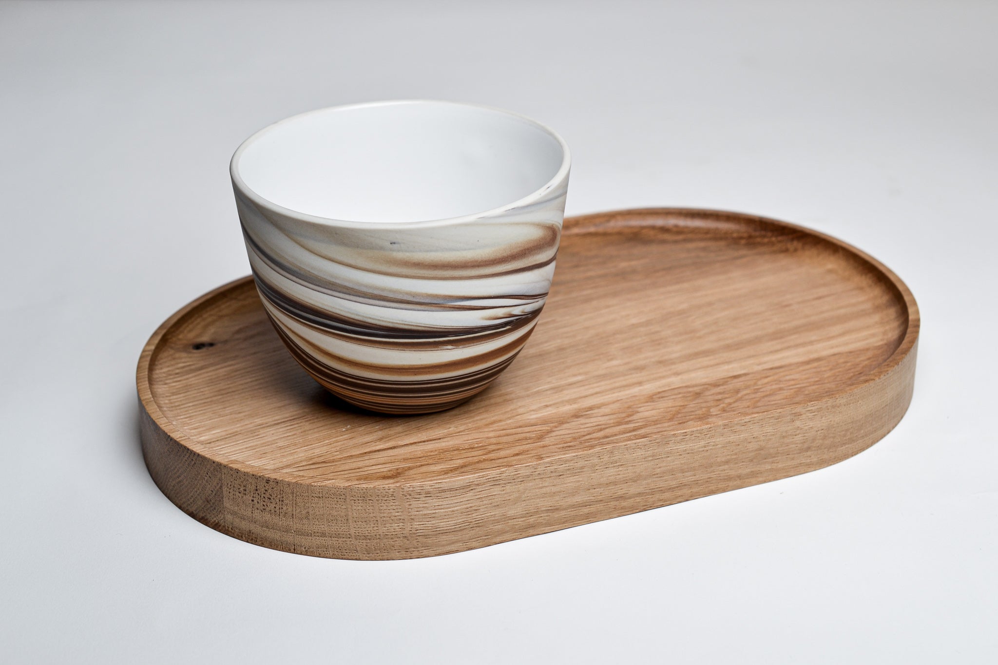 Dřevěný tácek pro cappuccino a latté šálky