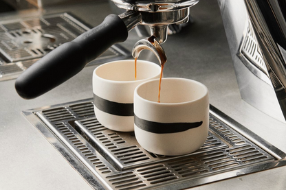 Černá linka - Jednoduchý kávový hrnek - 200 ml