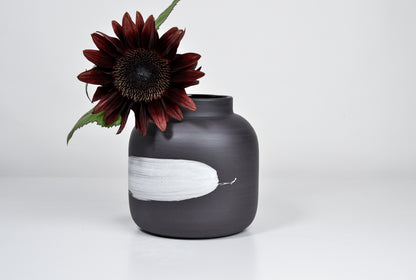 Simple vase, black porcelain with white line
