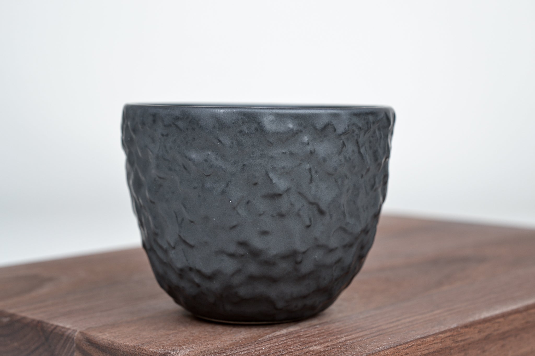 Strukturovaný kávový hrnek, matná černá