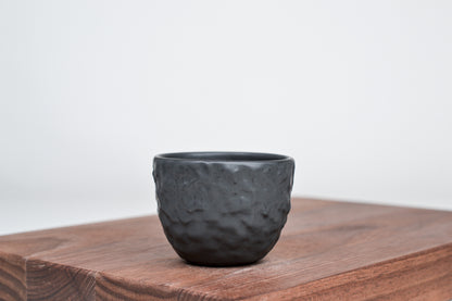 Strukturovaný kávový hrnek, matná černá