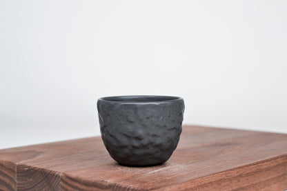 Strukturovaný kávový hrnek, matná černá