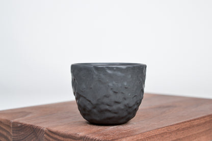 Strukturovaný kávový hrnek, matná černá