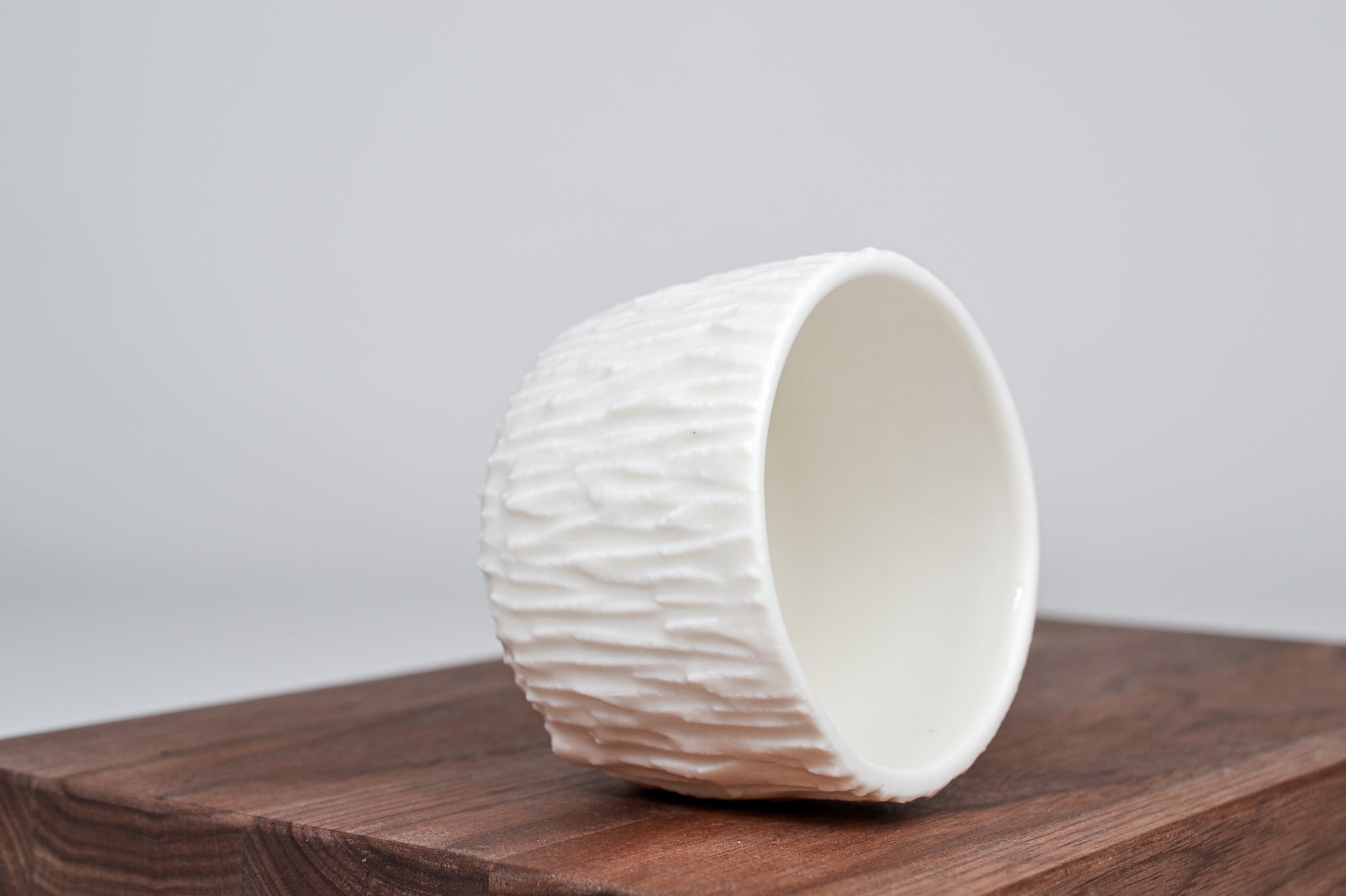 Strukturovaný kávový hrnek, bílá kůra - 200 ml