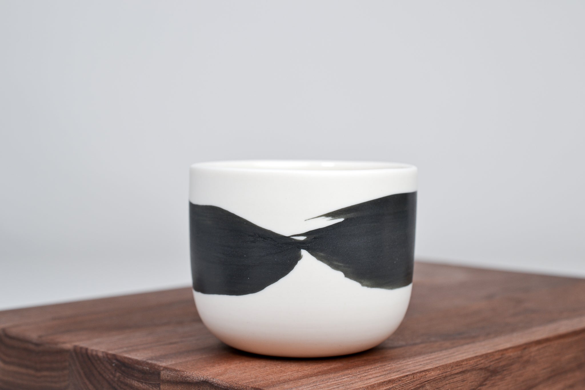 Černá linka - Minimalistický kávový hrnek - 200 ml