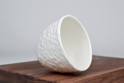 Strukturovaný kávový hrnek, krémově bílý