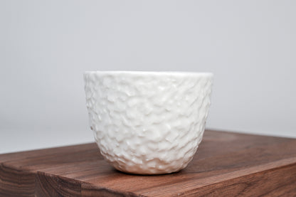 Strukturovaný kávový hrnek, krémově bílý