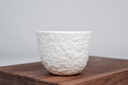 Strukturovaný kávový hrnek, krémově bílý