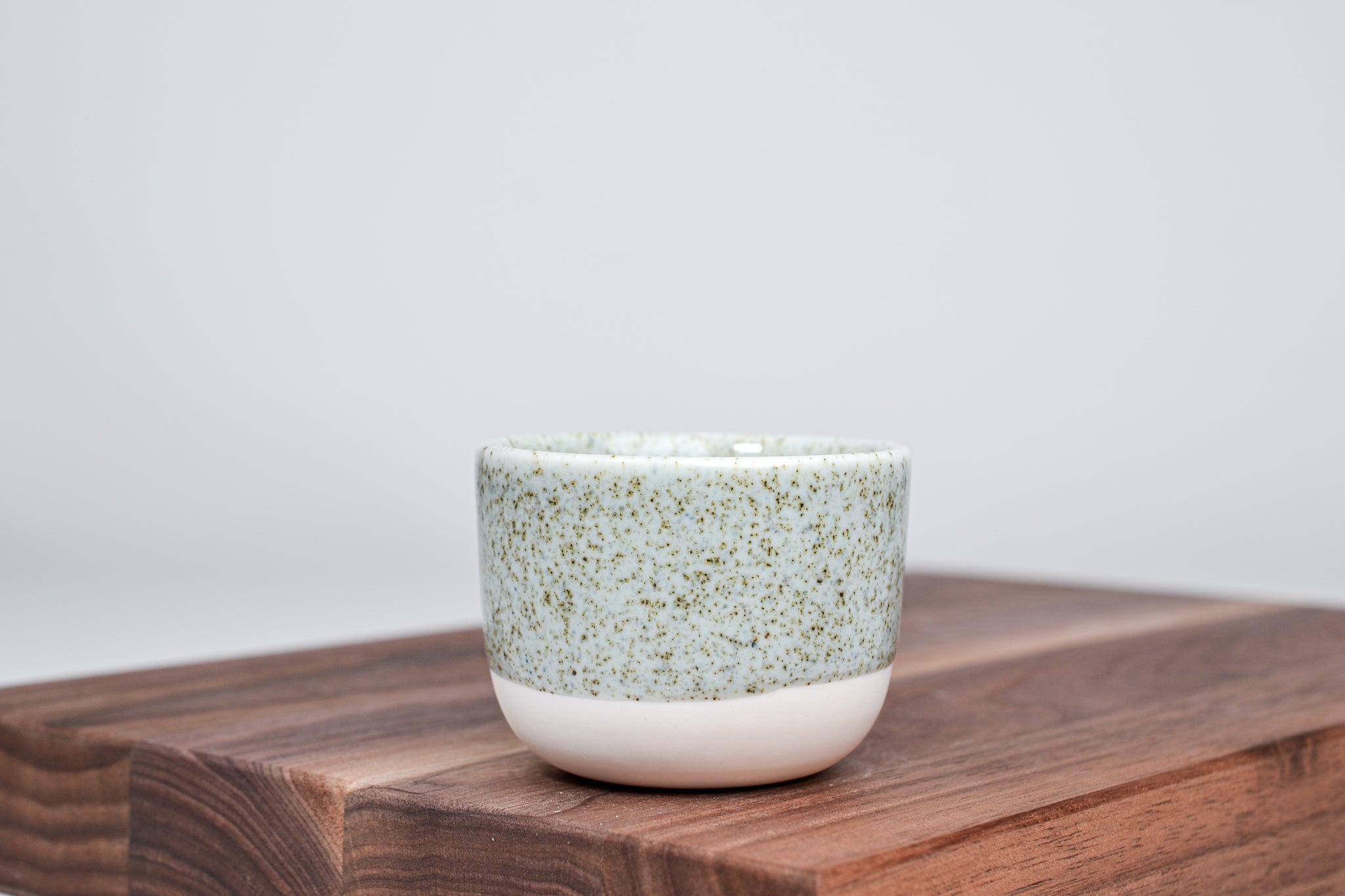 Jednoduchý kávový  šálek - Letní tráva