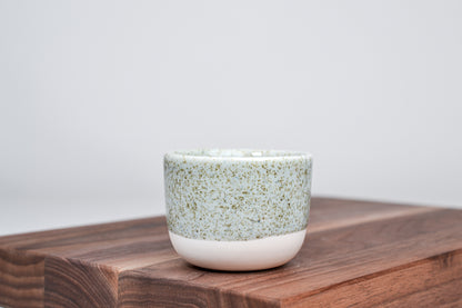 Jednoduchý kávový  šálek - Letní tráva