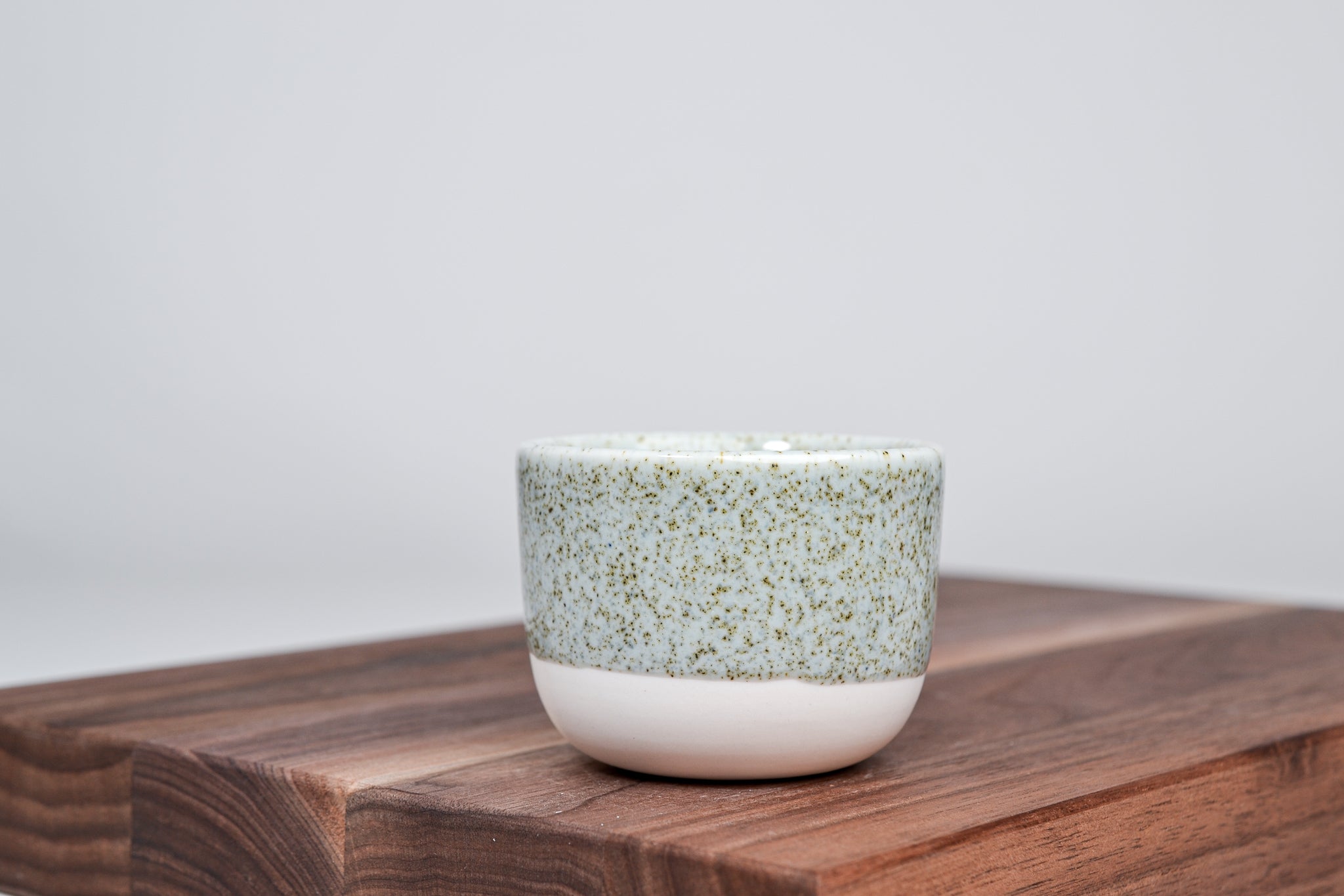 Jednoduchý kávový  šálek - Letní tráva