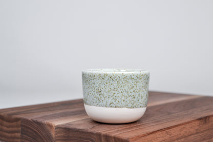 Jednoduchý kávový  šálek - Letní tráva