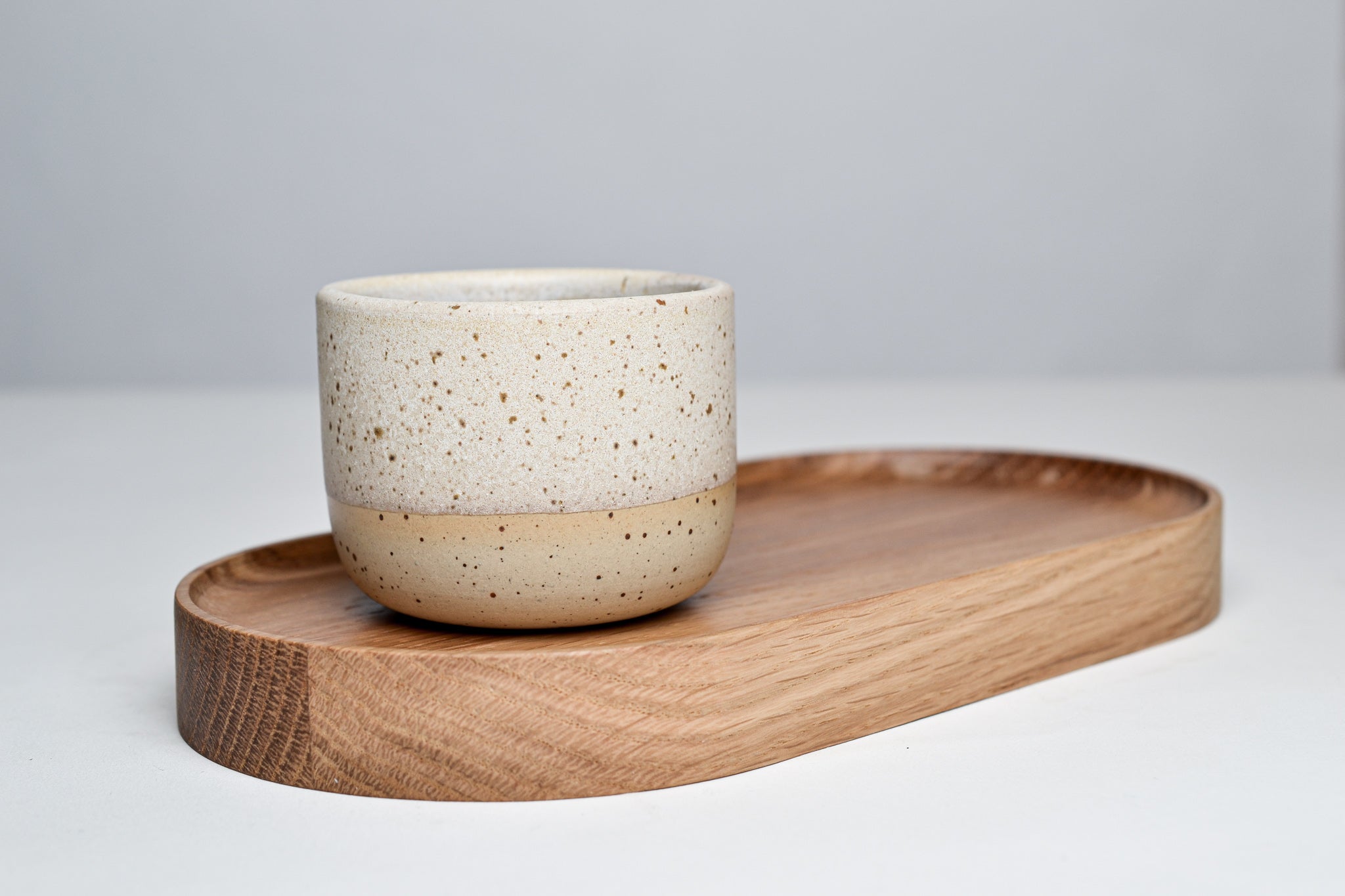 Dřevěný tácek pro espresso šálky