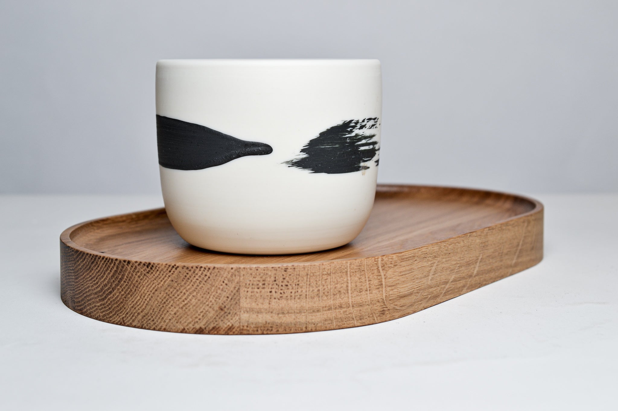 Dřevěný tácek pro cappuccino a latté šálky